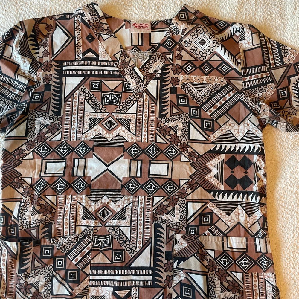 Geometric Patterned nursing Scrubs in Brown and Black